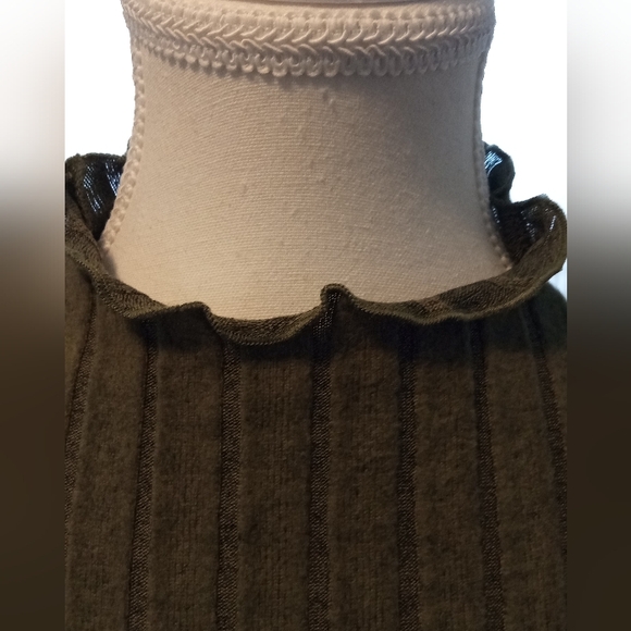 Olive Green Cut-Out Sweater Dress Size M - Picture 6 of 10